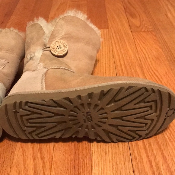 UGG Bailey Button II Boot - Picture 6 of 8